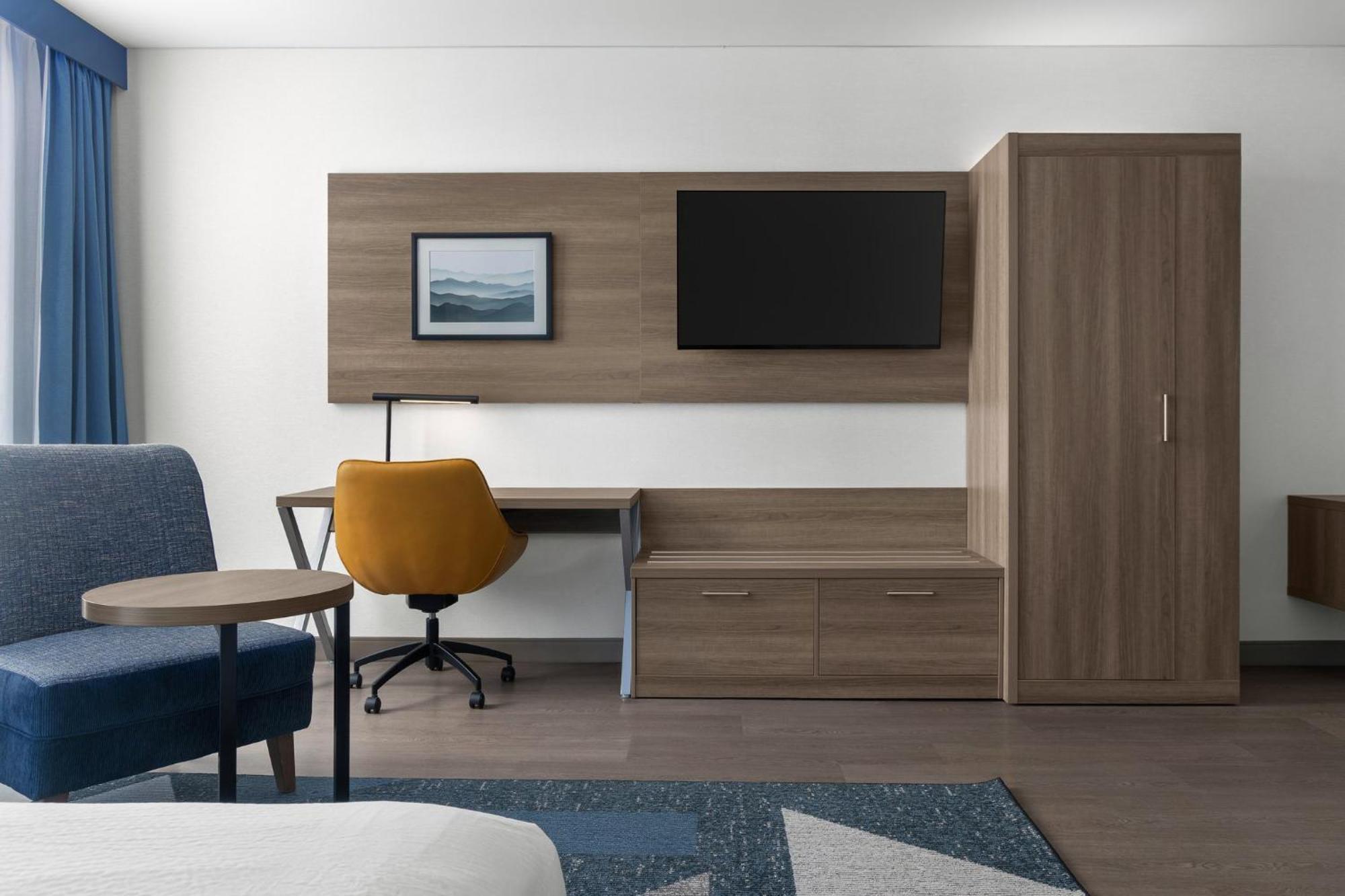 Hotel Express Airport - St-laurent By Ihg