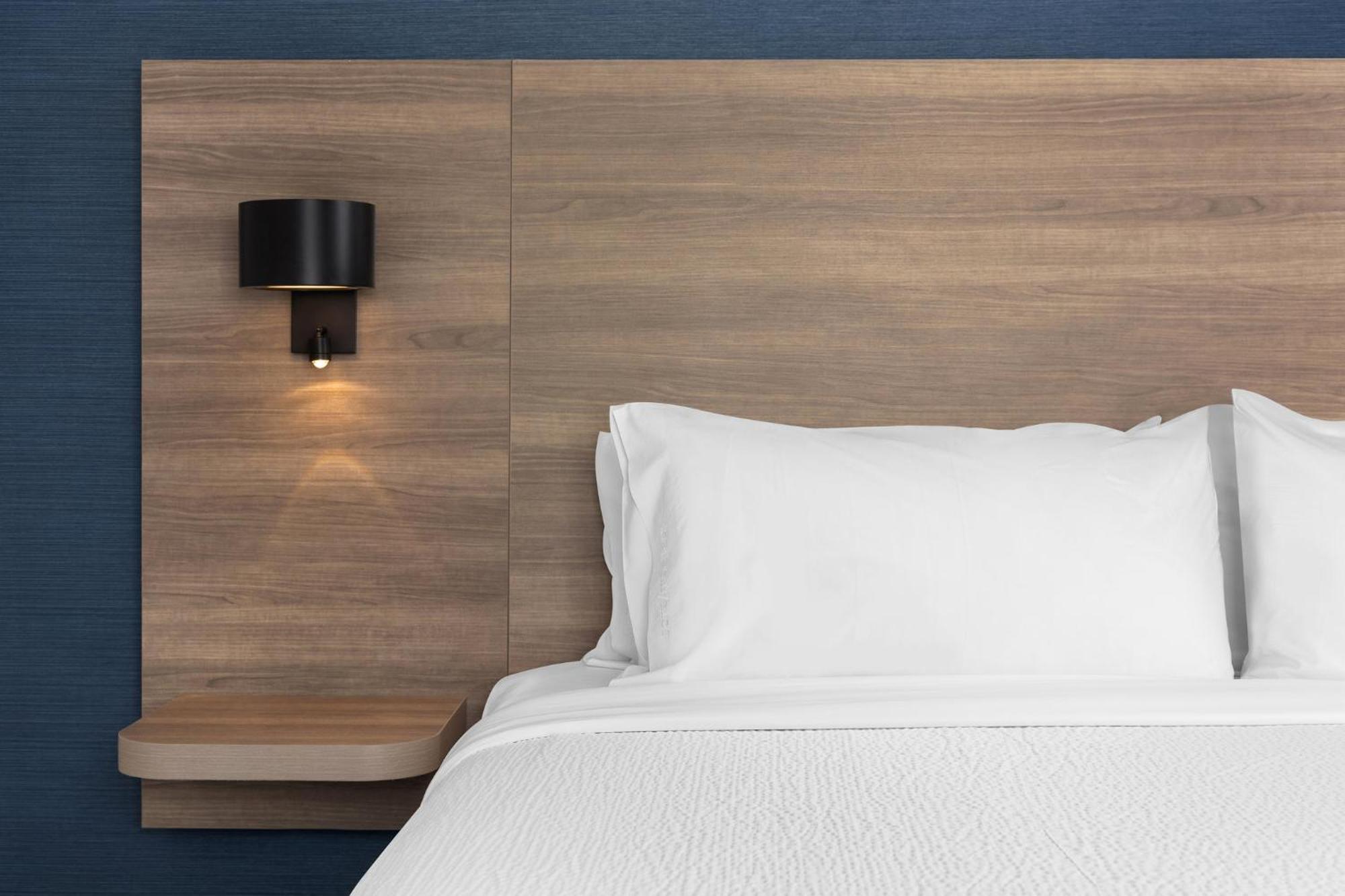 Hotel Express Airport - St-laurent By Ihg